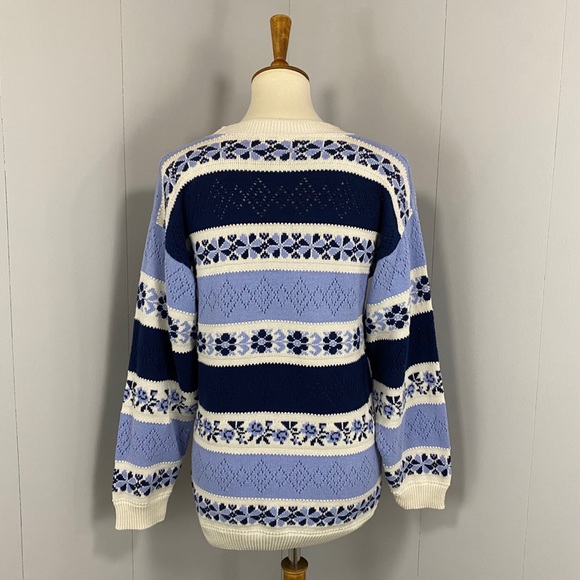 Vintage 90’s Fair Isle Striped Open-Knit Blue & Cream Sweater with Crew Neckline - Picture 4 of 12